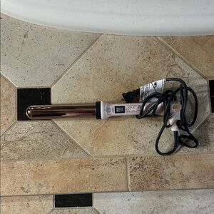 L'ange Titanium Curling Iron Wand  1.25"